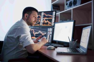 Trader confidently analyzing market charts while following a structured trading plan, illustrating conviction in trading through disciplined decision-making, risk management, and confidence in a well-tested strategy.